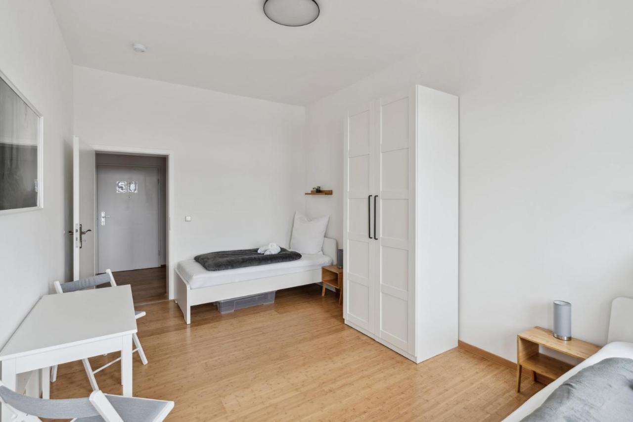 Apartment Fuer 13 Gaeste, 5 Schlafzimmer, 2 Baeder, 2 Loggia'S, Leipzig Zentrum Ost Eksteriør billede