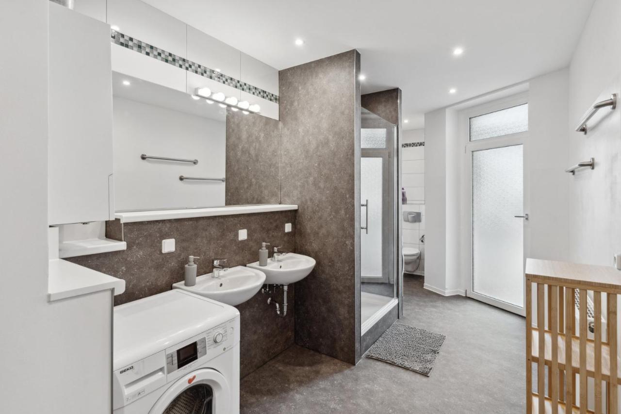 Apartment Fuer 13 Gaeste, 5 Schlafzimmer, 2 Baeder, 2 Loggia'S, Leipzig Zentrum Ost Eksteriør billede